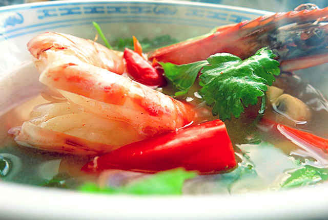 Tom Yam Gung, scharfe Garnelen-Suppe aus Thailand, traditionell – DIE ...