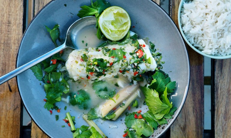Pla Neung Manao – gedämpfter Fisch mit Limette und Chili (Thai Rezept ...